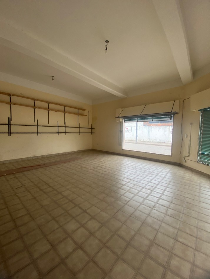 Salon comercial Alvear y moreno 