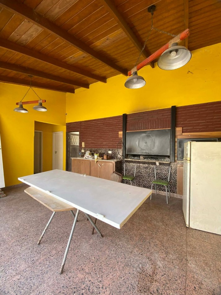 Casa en Venta en Punta Alta | 3 Dorm. y Quincho | Rosales 300